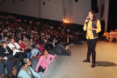 Perredistas arropan a Barrales en A. Obregón