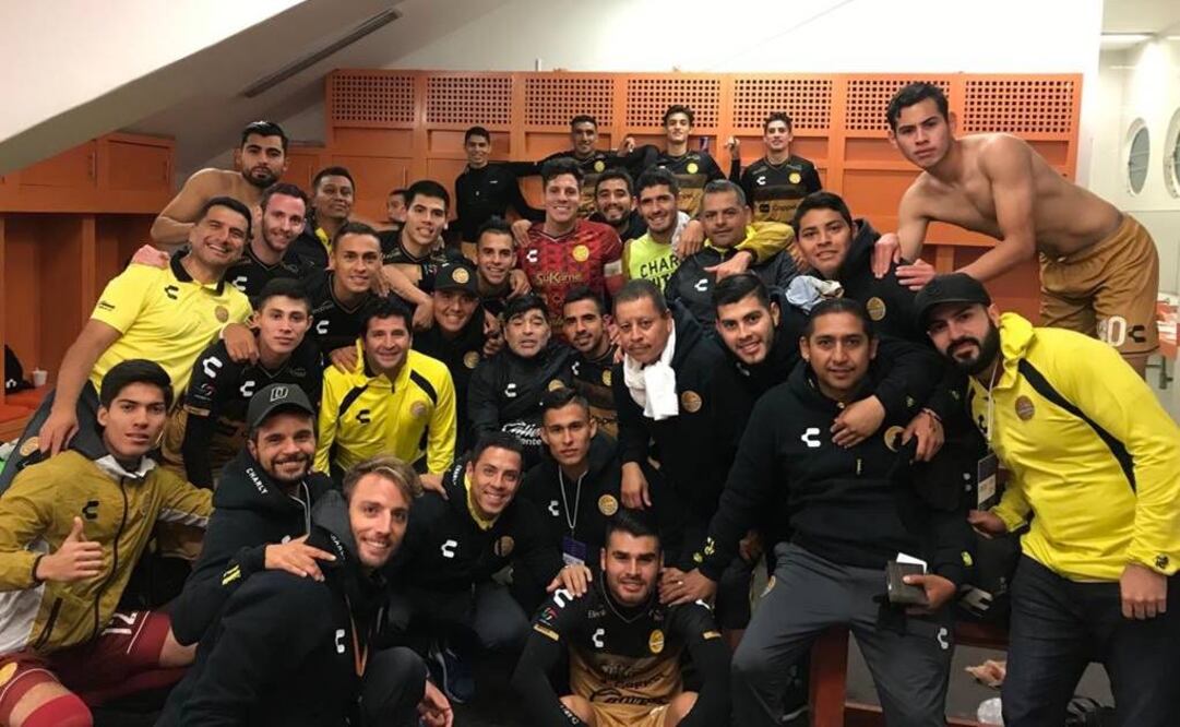 Jugadores y cuerpo técnico celebrando el triunfo. FOTO TOMADA DE TWITTER @Dorados