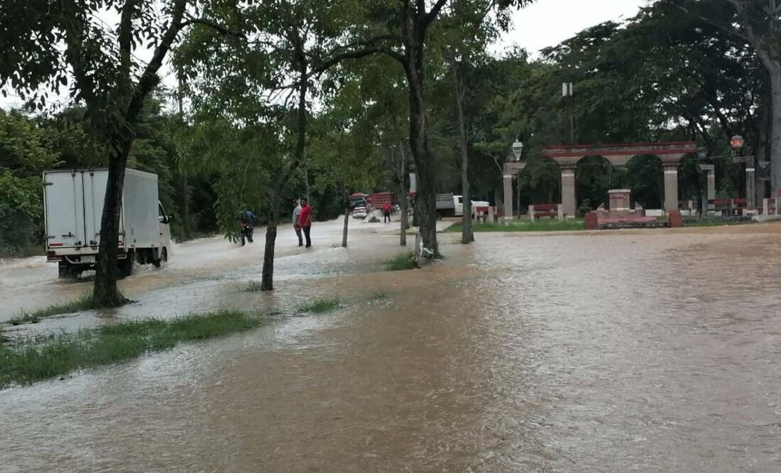 Lluvias intensas en Tabasco provocan desbordamiento del río de la Sierra; reportan inundaciones en algunas comunidades. Foto: Especial.