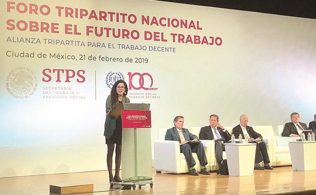 Luisa María Alcalde Luján, secretaria del Trabajo y Previsión Social, participó en el Foro Tripartito Nacional sobre el Futuro del Trabajo, donde dijo que el gobierno no intervendrá en los sindicatos (ESPECIAL)