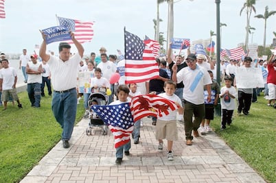 Aumentan 500% asesorías de SRE a mexicanos en EU