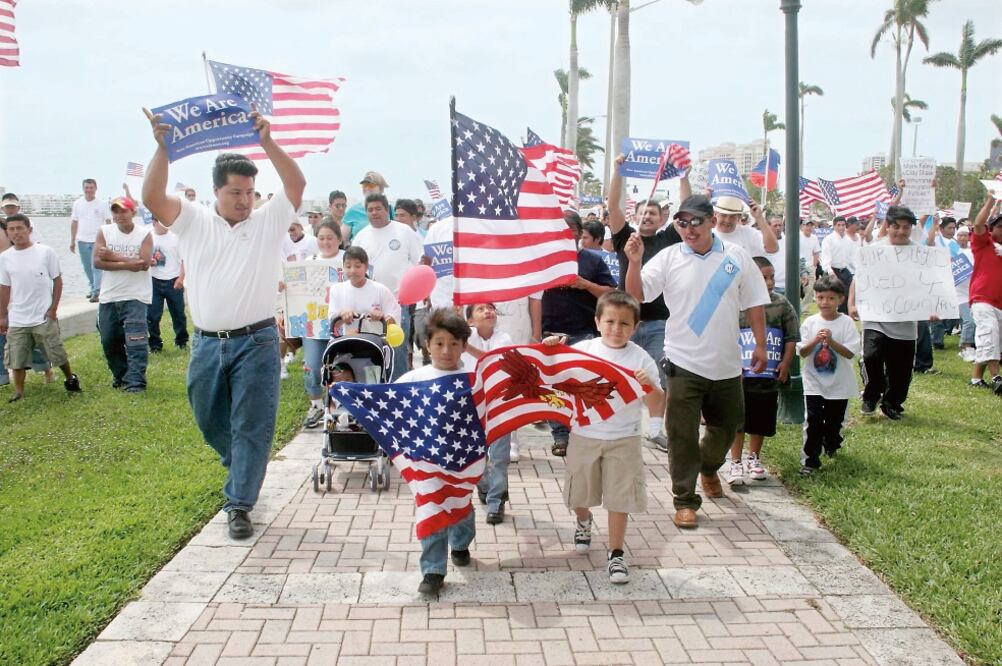 La mayor parte de las inquietudes de los mexicanos residentes en Estados Unidos se centran en temas de protección, actualidad migratoria, información de talleres y datos de abogados migratorios (ARCHIVO EL UNIVERSAL)
