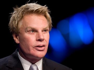 Exdirector de Abercrombie acusado de tráfico sexual padece demencia; podría incapacitarlo para enfrentar cargos, según sus abogados