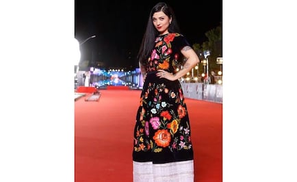 Mon Laferte defiende traje de tehuana que portó en alfombra roja