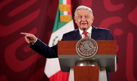 Les paso mi matrícula de la UNAM “para los que andan investigando”, se mofa AMLO de filtraciones