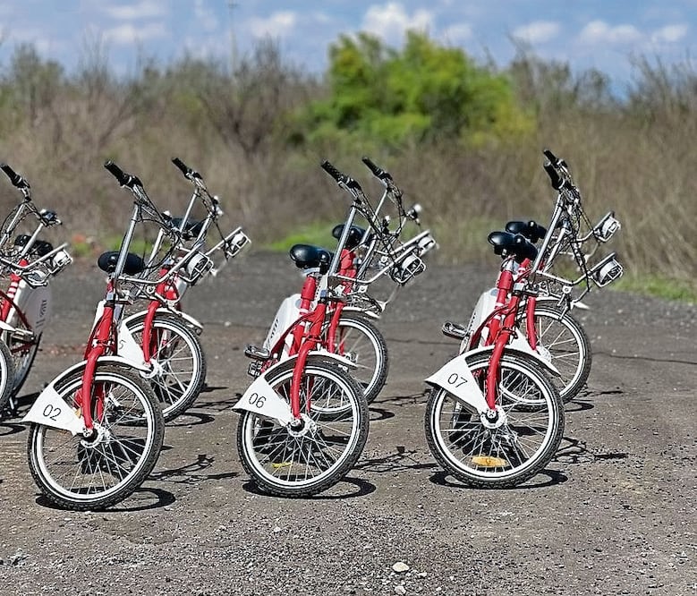 Las bicicletas rojas ahora tienen el logo del Parque Ecológico Lago de Texcoco. Foto Especial