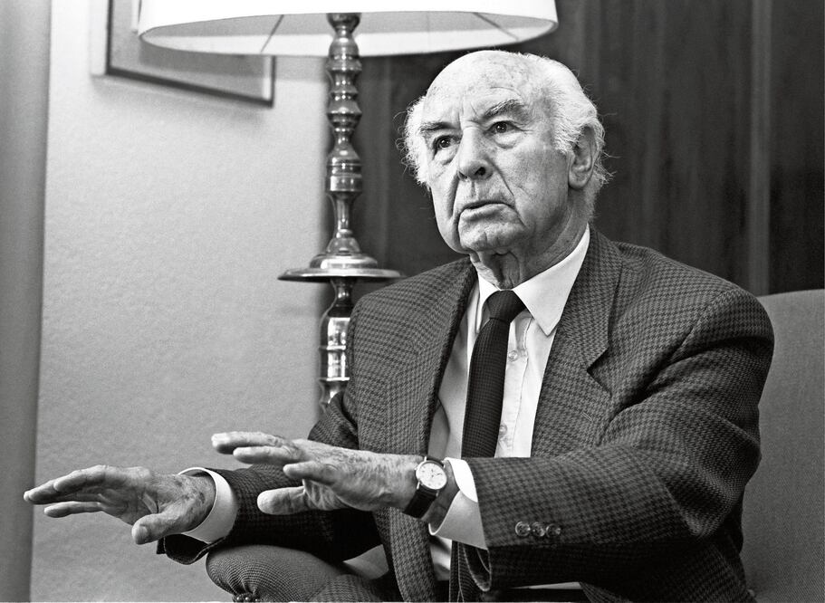 Albert Hofmann fue jefe del departamento de investigación de la empresa química  Sandoz. Esta foto es en su casa de Burg, Suiza. Hofmann murió
 a los 102 años. (AP Photo/Keystone, Reto Gisin)