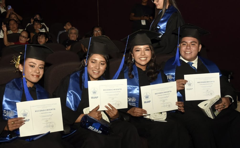 Rectora de la BUAP celebra egreso de Biotecnología; destacan ingreso a posgrados y pasión por la ciencia.
Foto: Especial.
