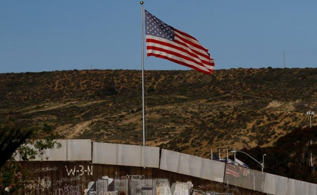 The wall separating Mexico and the United States - Photo: Reuters