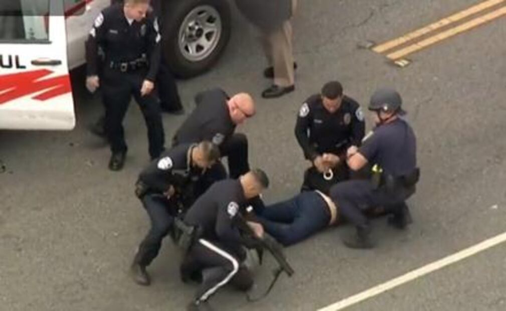 Video. Tras persecución, detienen a pareja que robó camioneta en California