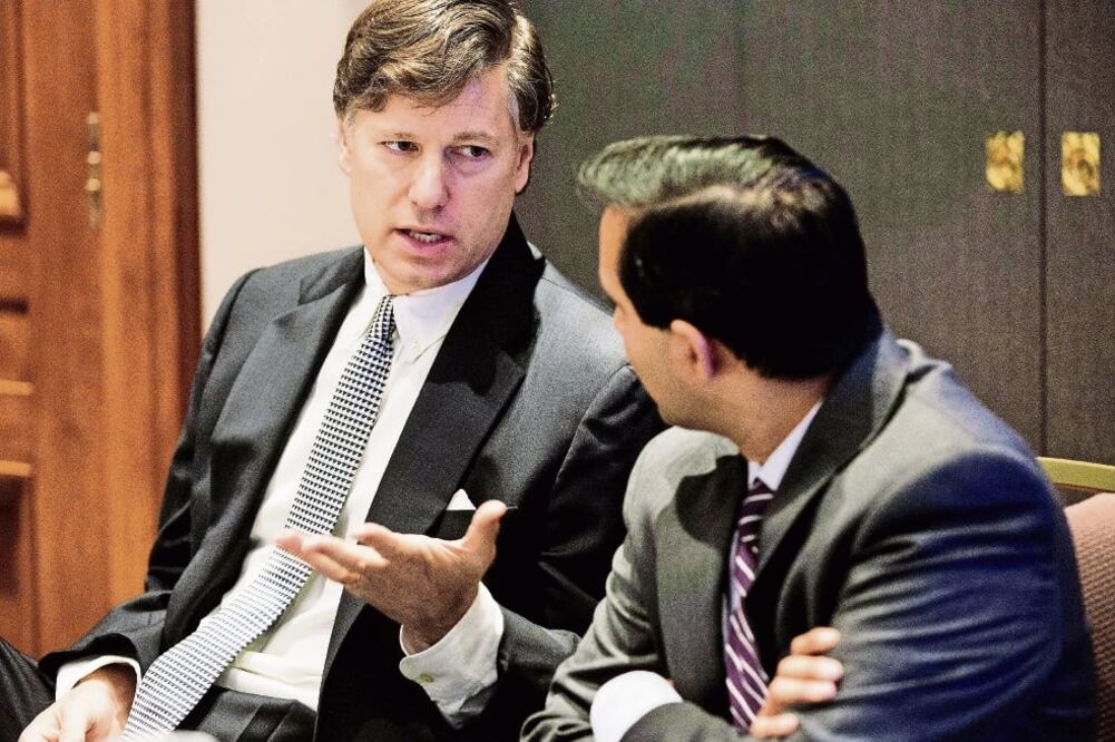 Designado. Christopher Landau (izquierda), propuesto para ser el nuevo embajador de EU en México. / JOSHUA ROBERTS. REUTERS