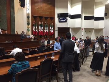 Entre reclamos, regresan 9 diputados más al Congreso de Sinaloa