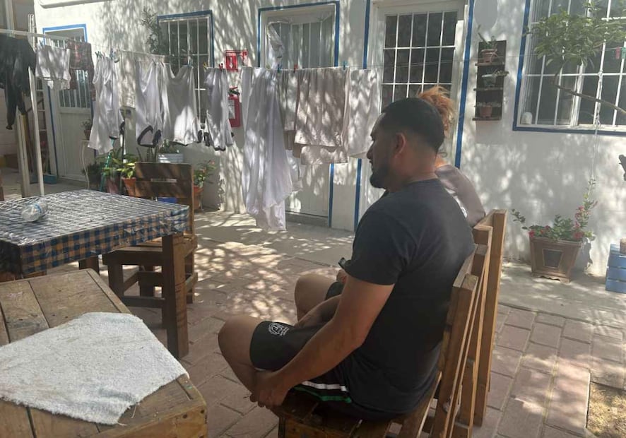 Su intento por volver a la frontera estuvo marcado por el horror, pues en un lugar cercano a Gómez Palacio, Durango, fueron secuestrados y extorsionados. Foto: Francisco Rodríguez / EL UNIVERSAL