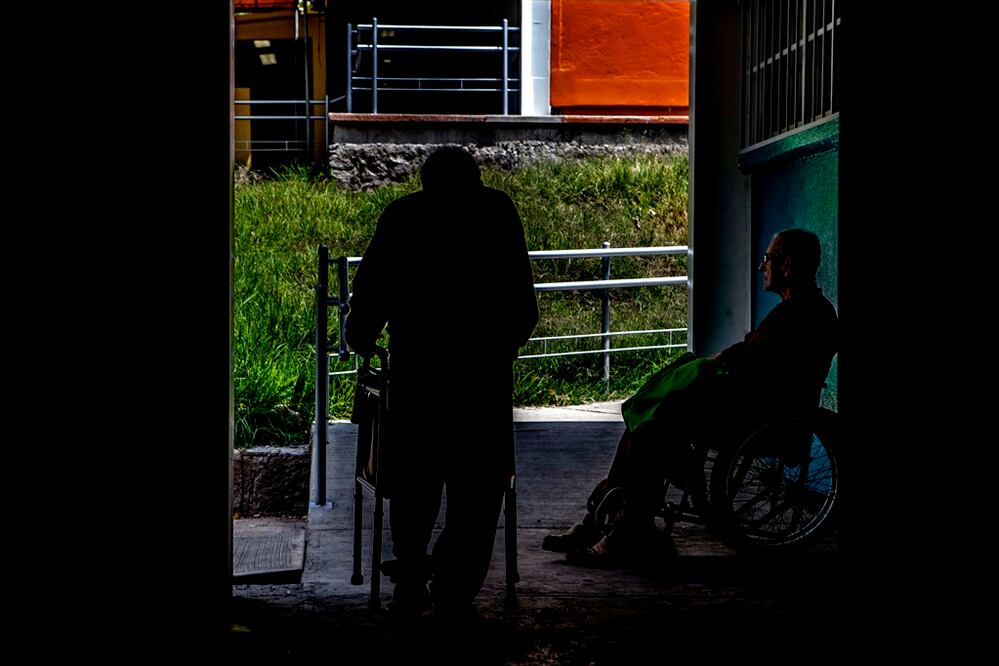 De 2012 a la fecha, 200 ancianos, en promedio, se han extraviado cada año en el DF; Alzheimer, abandono y trata son   algunos de los factores, aseguran expertos y autoridades. 