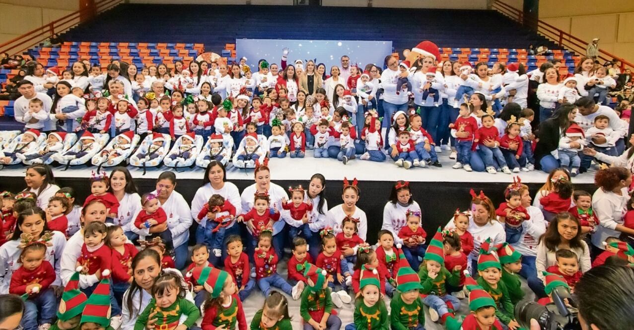 Directivos de la UAT organizaron un festival navideño a los hijos de los trabajadores y estudiantes. Foto: Especial