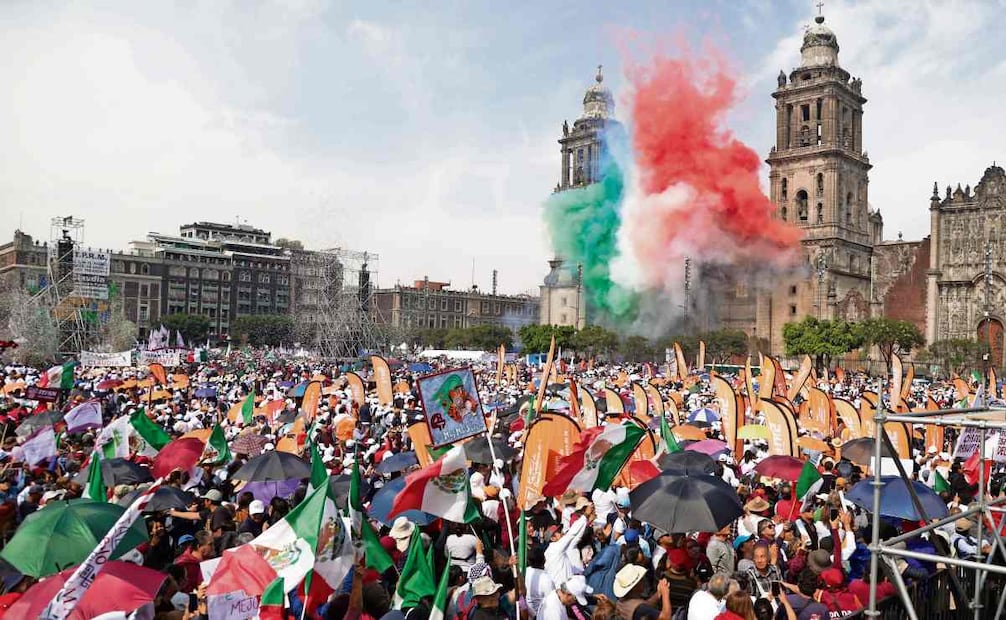 Simpatizantes de todo el país llenaron la Plaza de la Constitución. Foto: Carlos Mejía / EL UNIVERSAL