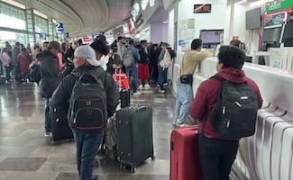 Central de Autobuses del Norte suspende viajes por narcobloqueos tras muerte de "El Mencho"; pasajeros quedan varados