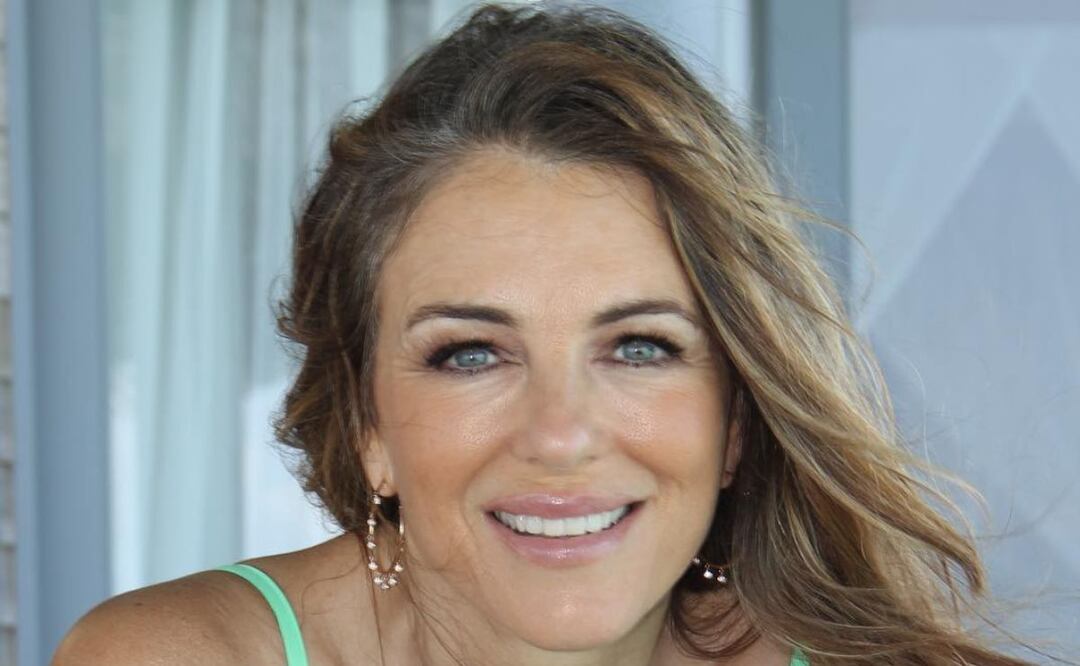 Elizabeth Hurley posando. Fuente: Instagram @elizabethhurley1