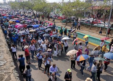 Maestros de la Sección 22 marchan en segundo día de paro en Oaxaca