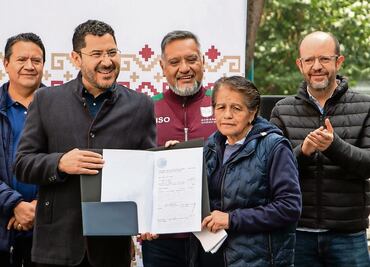 CDMX entrega predio a asociación de costureras