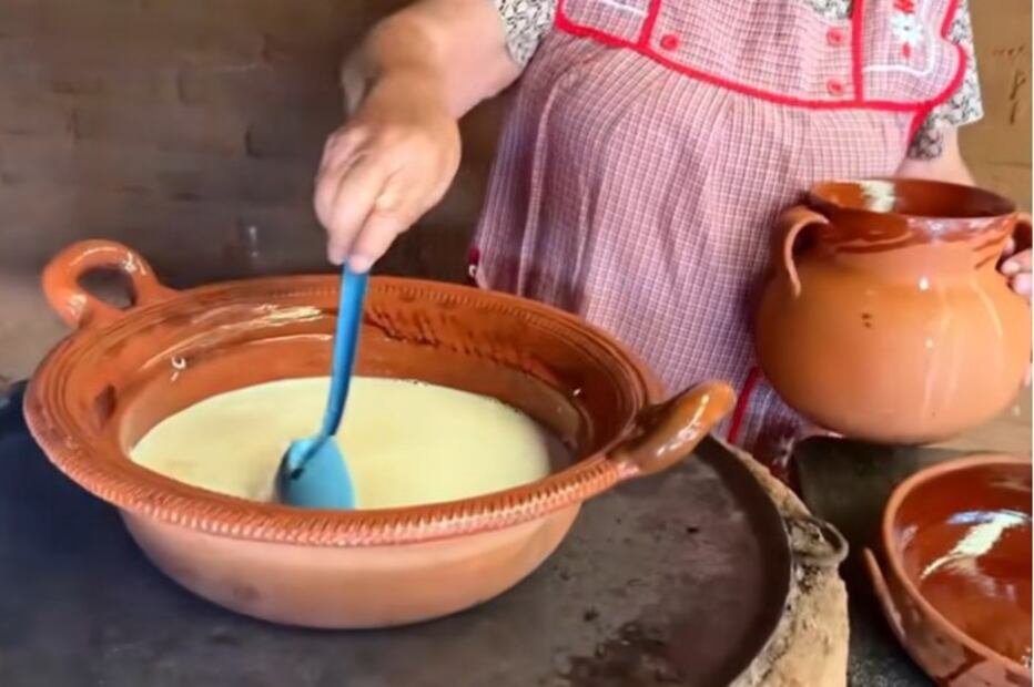 La cremosidad del arroz con leche se logra con la combinación de leche fresca, evaporada y condensada. Foto: YouTube "De Mi Rancho a Tu Cocina"