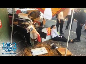 Choca contra puesto de birria y la detienen en Venustiano Carranza