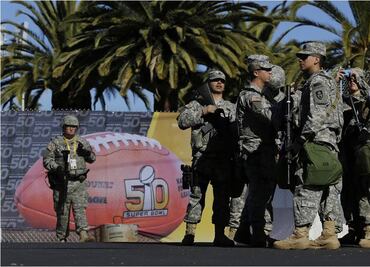 Fanáticos llegan a un blindado Levi's Stadium