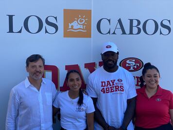 Los 49ers de San Francisco imparten clínica infantil de futbol americano en Los Cabos