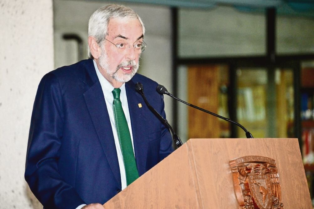 El rector de la Universidad Nacional Autónoma de México, Enrique Graue Wiechers, dijo ayer que en un país que lee poco los diarios compiten por un público que no crece y que se ven sujetos a grandes presiones económicas (UNAM)
