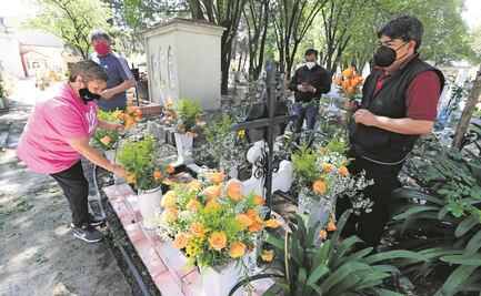 Y en los panteones también son recordadas