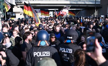 Reportan 40 detenidos en manifestación neonazi y contramanifestación antifascista en Berlín; uno hizo el saludo de Hitler