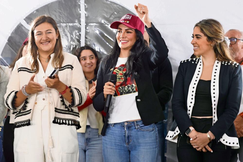 La alcaldesa electa Nancy Núñez y María Teresa Ealy, abanderada a diputada federal por la vía plurinominal, acompañaron a Gabriela Jiménez. Foto: de Valente Rosas. El Universal