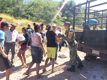 Sedena continúa apoyando a damnificados por inundaciones en Nayarit