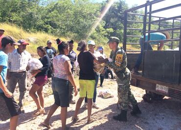 Sedena continúa apoyando a damnificados por inundaciones en Nayarit