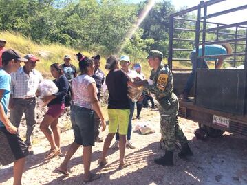 Sedena continúa apoyando a damnificados por inundaciones en Nayarit