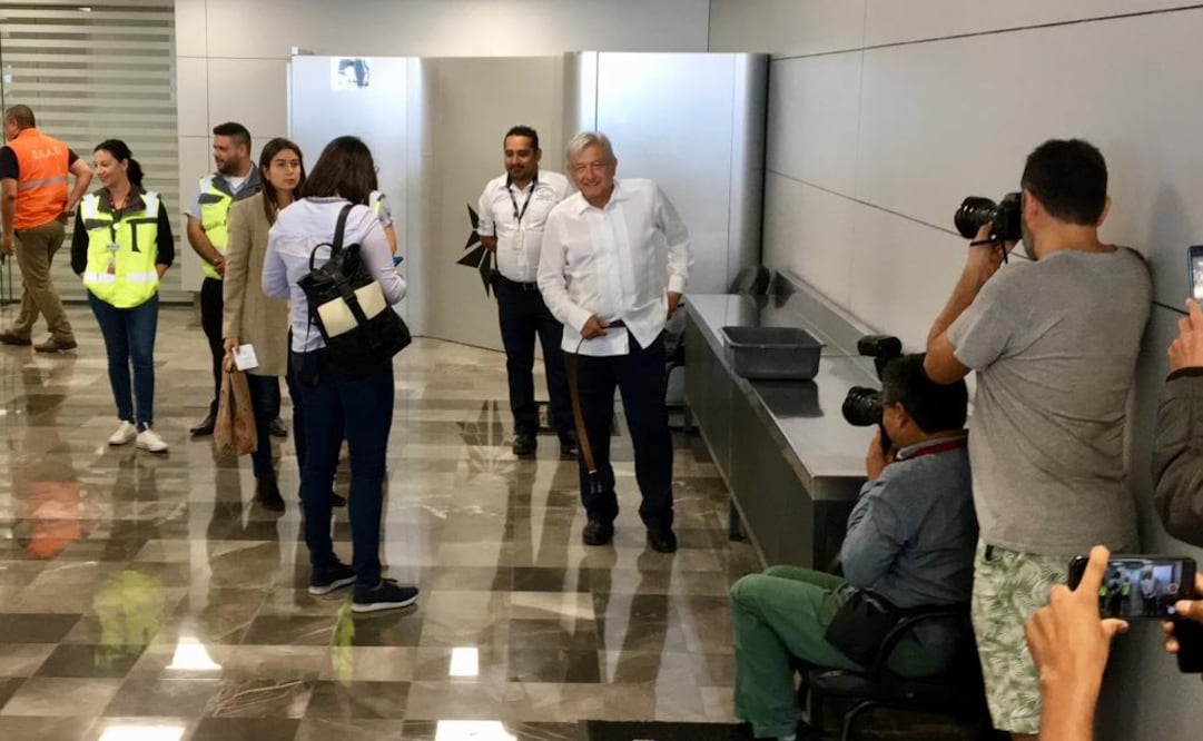 El presidente Andrés Manuel López Obrador en el aeropuerto de La Paz, BCS. Foto: Alberto Morales/EL UNIVERSAL