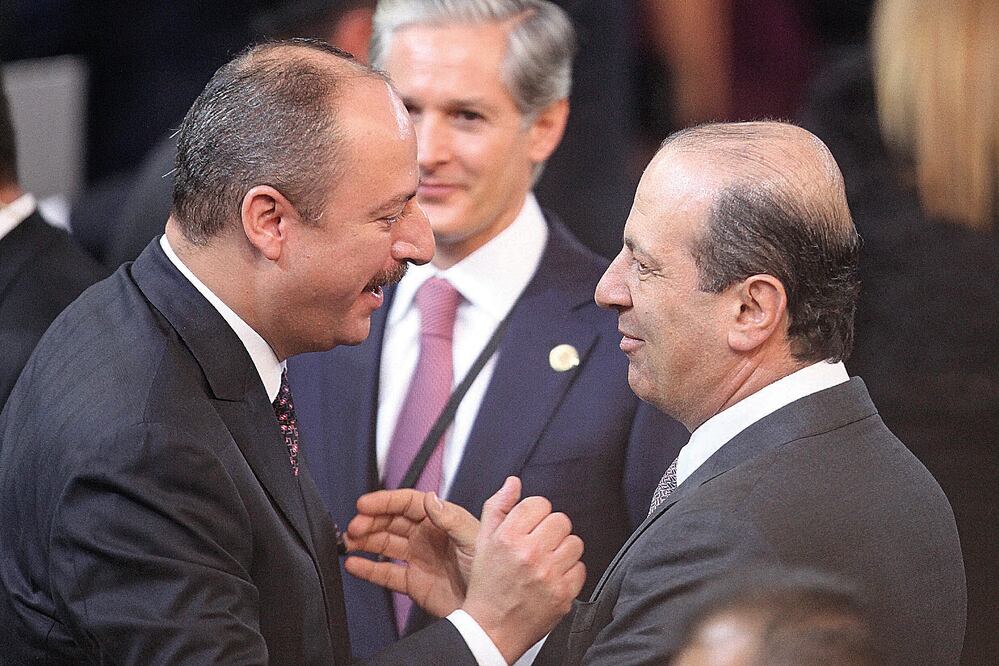 El Licenciado Juan Francisco Ealy Jr., Director General de EL UNIVERSAL, y Héctor Slim, director de Telmex, en Palacio Nacional (IVÁN STEPHENS. EL UNIVERSAL)