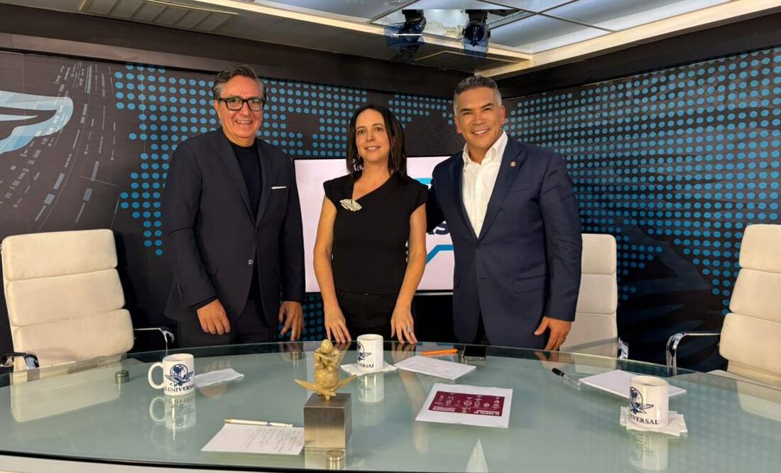 Alito Moreno junto al Director General Editorial de EL UNIVERSAL David Aponte y la columnista Maite Azuela en Con los de Casa (24/09/2025). Foto: Paola Reyes/ EL UNIVERSAL