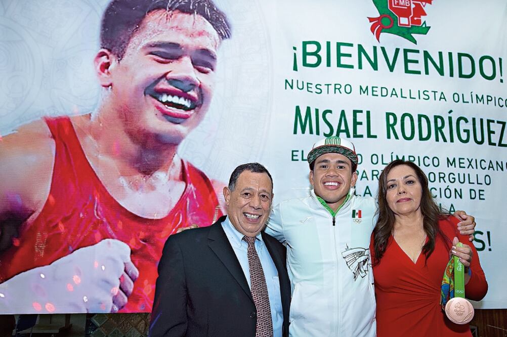 El de Parral, Chihuahua, regresó a México y fue recibido por su madre, que se mostró orgullosa por el logro (IMAGO7)