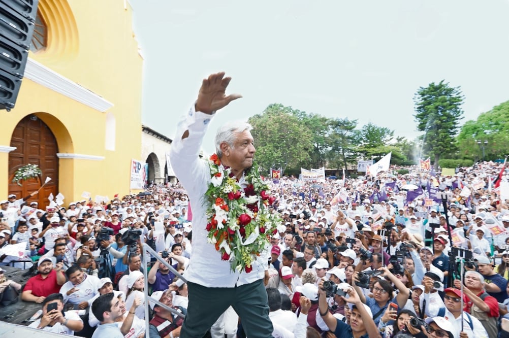 En un mitin en Comitán, Chiapas, Andrés Manuel López Obrador se refirió a una entrevista a Janine Otálora, magistrada presidenta del TEPJF, y a Lorenzo Córdova, presidente del INE, publicada por EL UNIVERSAL (VALENTE ROSAS. EL UNIVERSAL)