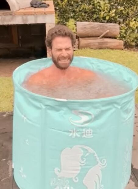 Sebastián Rulli le entra a la hieloterapia y casi sale mal