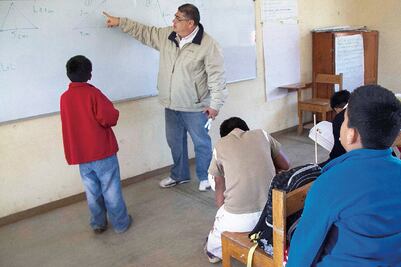 Lanzan reglas para mejorar la educación de los maestros