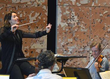 Orquesta Imposible, de Alondra de la Parra, entrega 7.5 mdp a ONG para proyectos de desarrollo infantil y femenil