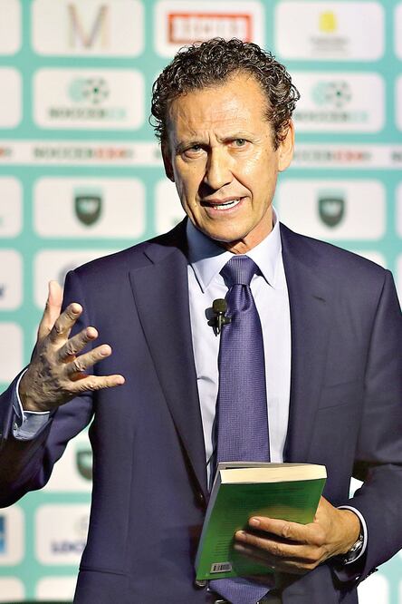 Jorge Valdano presentó su libro ‘Futbol, el juego infinito’ (HUGO ÁVILA. IMAGO7)