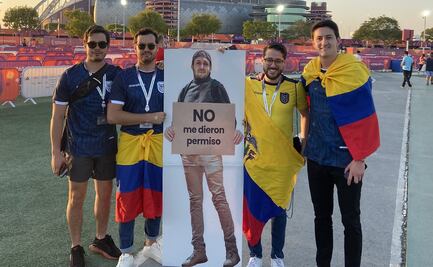 Aficionado ecuatoriano no tuvo permiso para ir a Qatar 2022 y sus amigos lo llevan en cartón