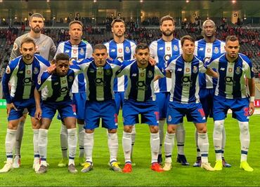 'Tecatito' Corona, titular hasta en partido de copa con el Porto