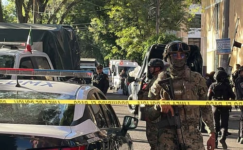 Asesinan a joven afuera de Cetis 33, en Azcapotzalco; dos sujetos a bordo de motocicletas habrían participado en el ataque