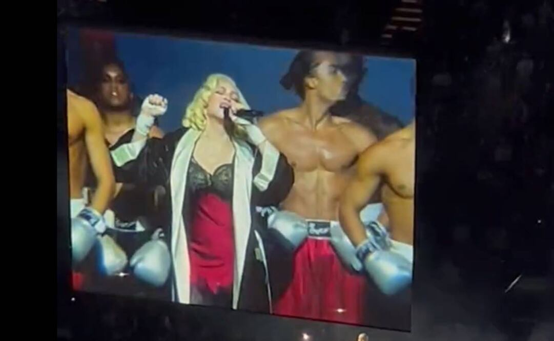 Madonna aparece en lencería sobre el escenario en el inicio de su gira mundial con la que celebra 40 años de carrera.