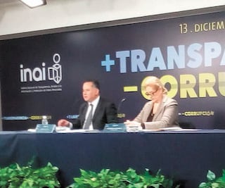 Los García Luna se apropiaron de dinero público