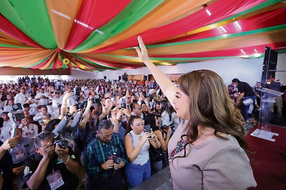 La candidata de la coalición Sigamos Haciendo Historia se reunió con la organización SUMA, conformada por más de 130 organizaciones sindicales y movimientos sociales en la Ciudad. Foto: Especial